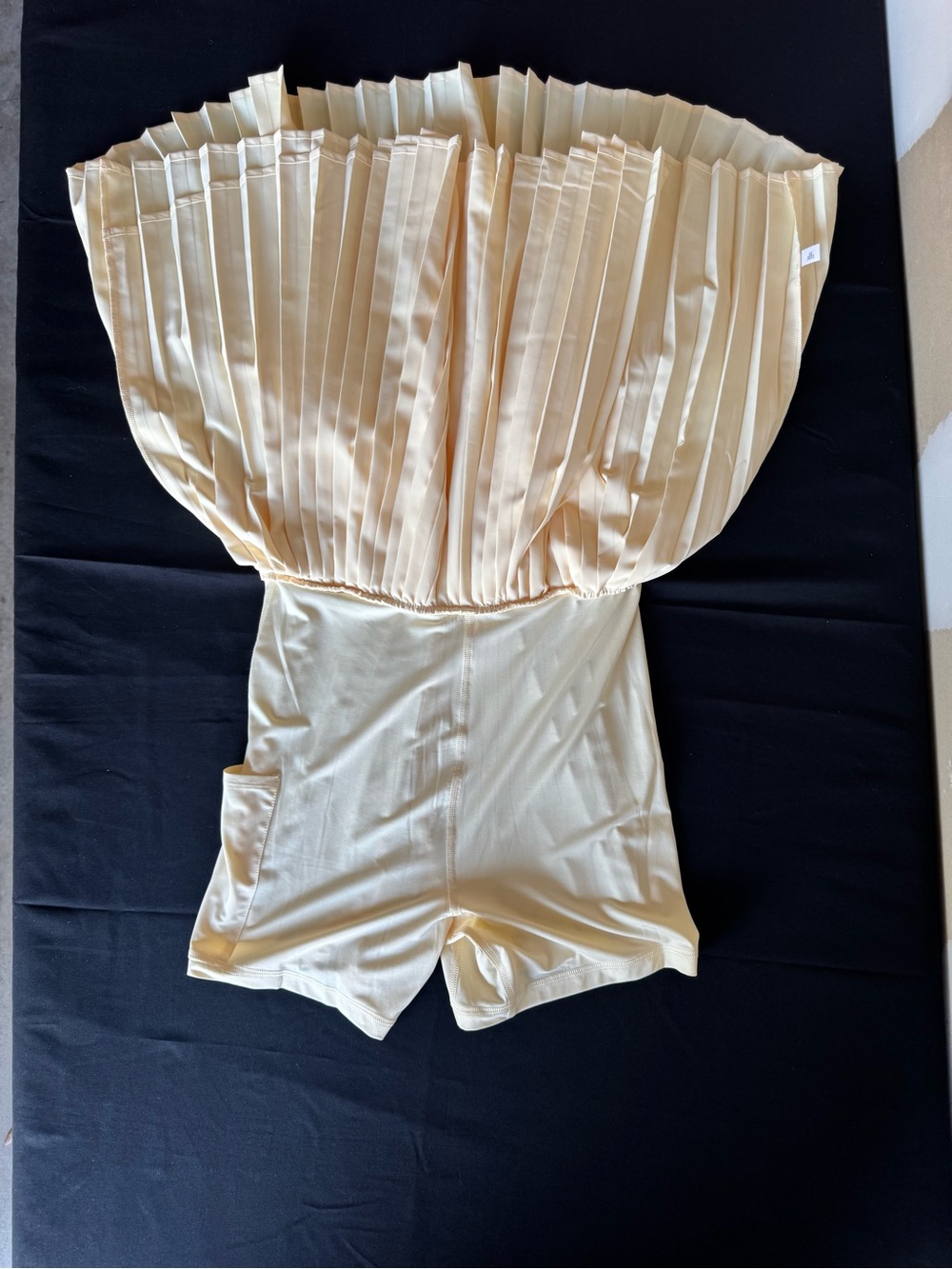 All in Motion Pleated Tennis Active Dress Shorts Pockets Butter Yellow XXL NWT - Picture 3 of 4